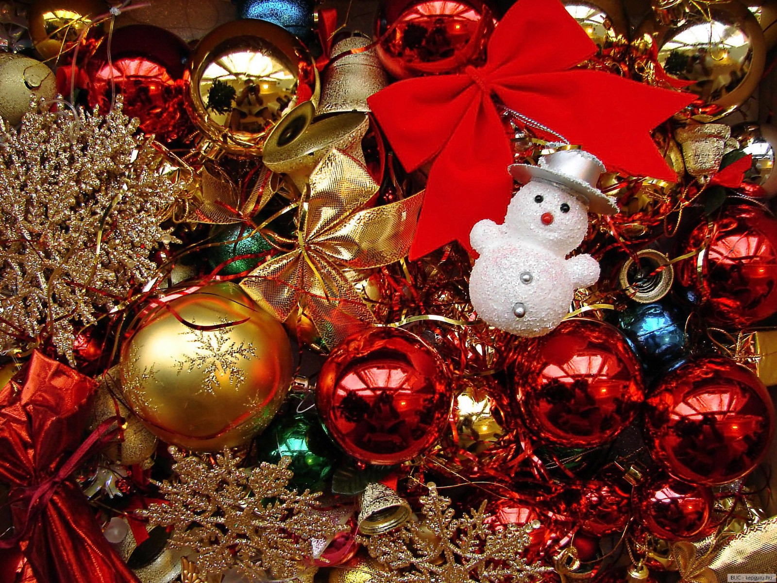 Photo Christmas Balls Holidays 1600x1200 New year