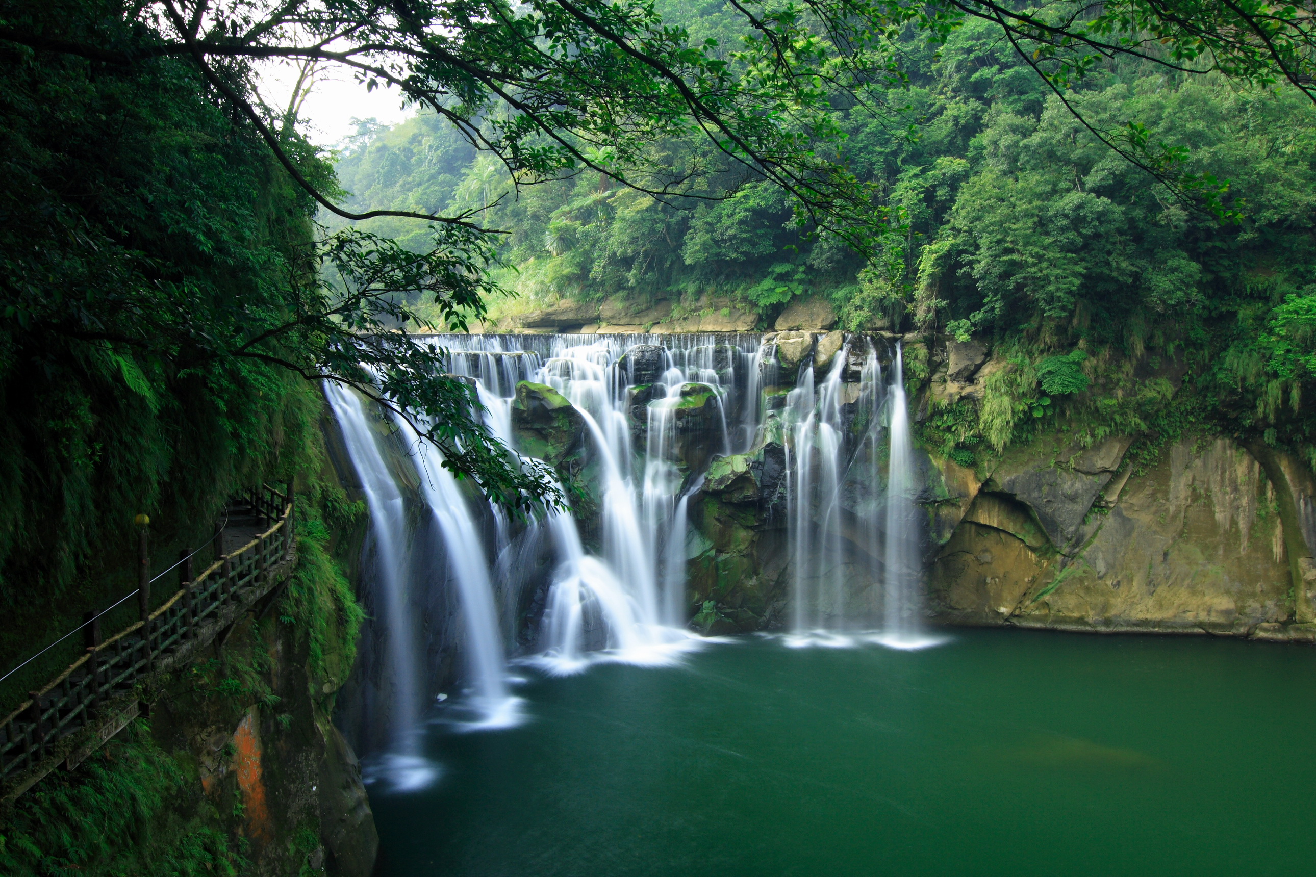 2580x1720 Queda de água Ilha Formosa Taiwan Shifen cachoeira, cascata Naturaleza