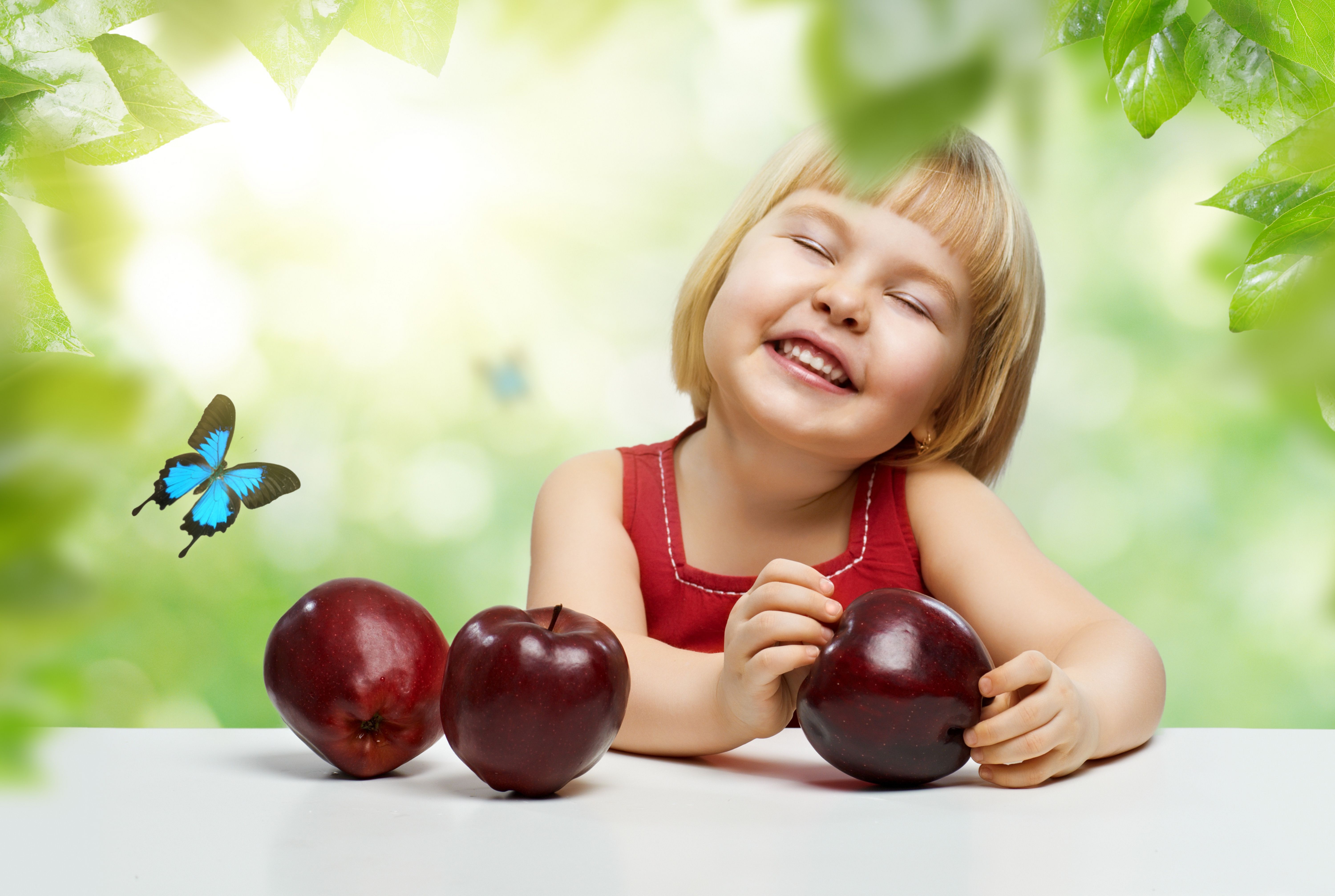 Pictures Little girls Butterflies Smile Laughter child Apples Fruit 600x402 butterfly laugh laughs Children