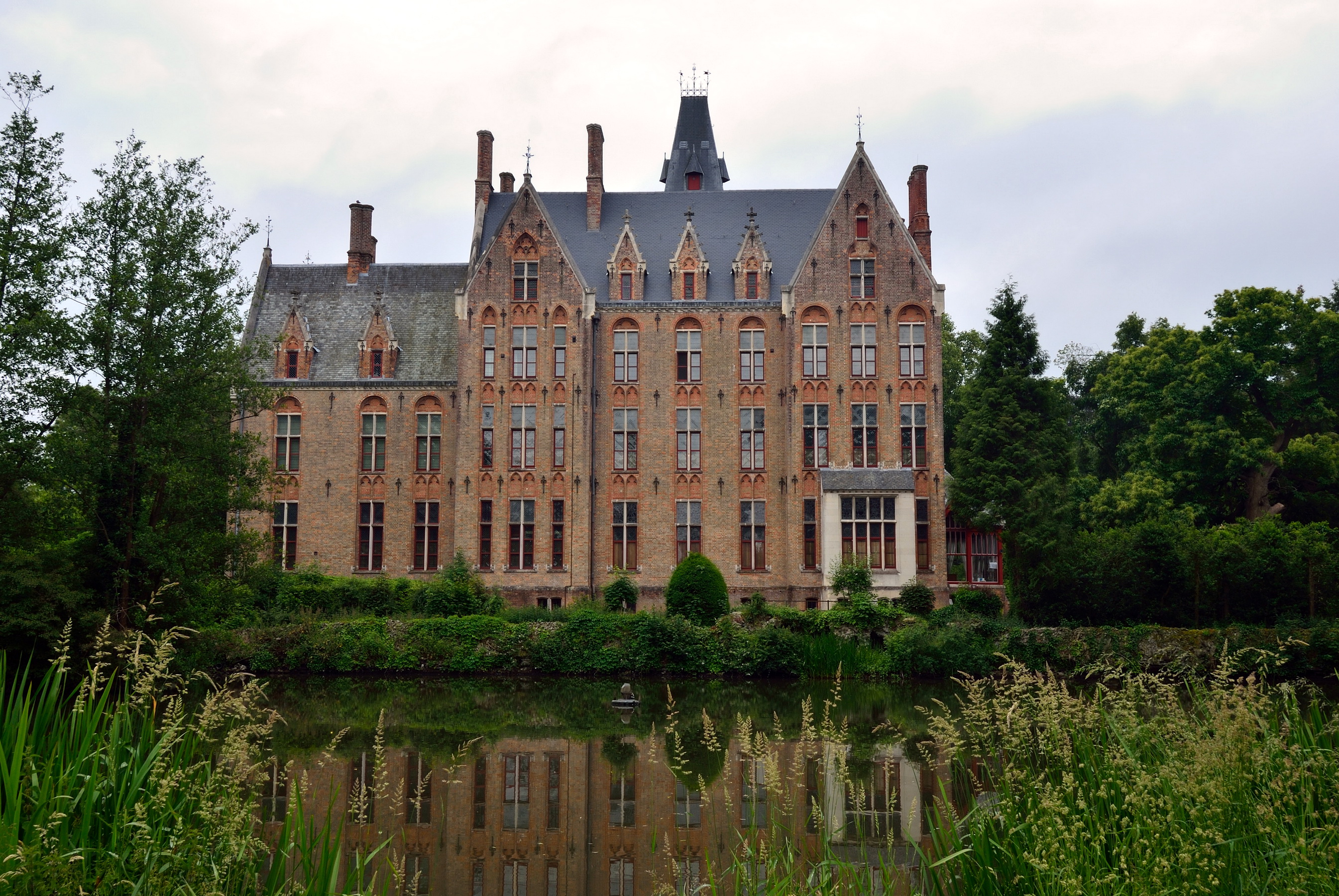 Картинки Castle of Loppem, Belgium замок Города 2690x1801 Замки город