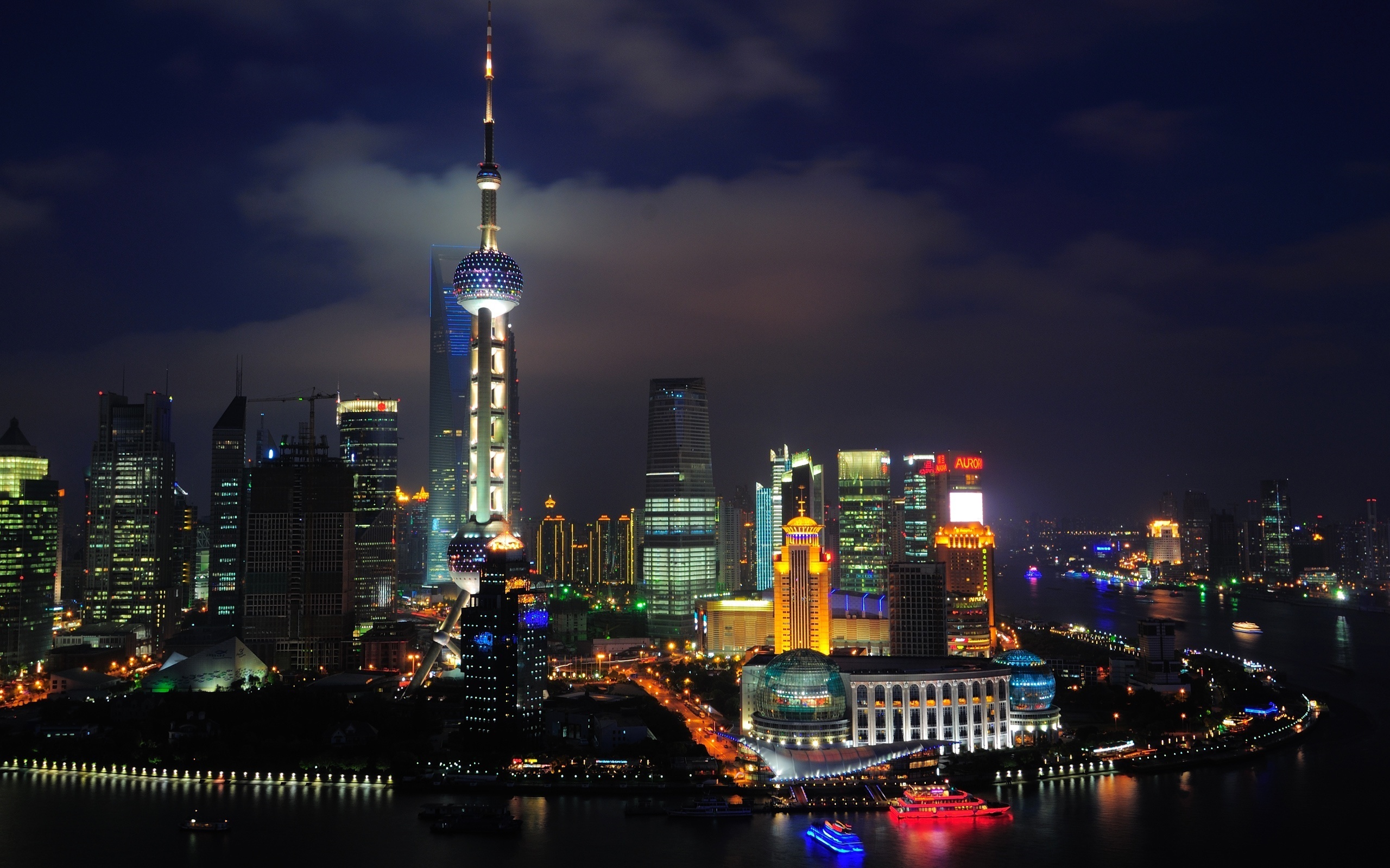 Foto Kina Himmel Natt skyskrapa Molnen byggnad Städer 2560x1600 Skyskrapor på natten Hus stad byggnader