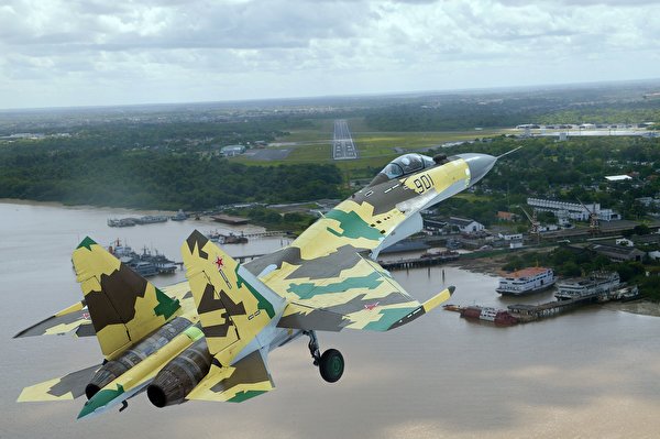 Skrivebordsbakgrunn Su-35 Jagerfly Et fly Luftfart 600x399