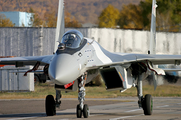 Фотографии Су-35 Истребители Самолеты Авиация 600x400