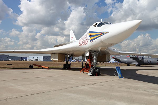 Foto Tupolev Tu-160 vliegtuig Luchtvaart 600x400 Vliegtuigen