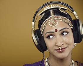 Hintergrundbilder Indian Kopfhörer Prominente