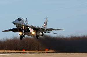 Bakgrunnsbilder Et fly Jagerfly MiG-29