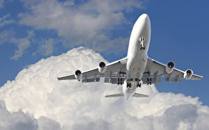 Bureaubladachtergronden Vliegtuigen Passagiersvliegtuig Boeing Boeing-747 Luchtvaart