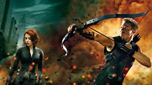 Desktop hintergrundbilder Marvel’s The Avengers 2012 Jeremy Renner Scarlett Johansson Bogenschütze Bogen Waffen Film