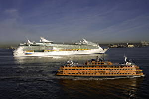 Bureaubladachtergronden Schip Cruiseschip Liberty