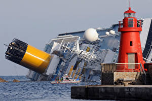 Bureaubladachtergronden Een ramp Schip Cruiseschip Costa Concordia