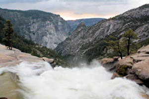 Tapety na pulpit Parki Góra Wodospady Stany zjednoczone Yosemite Kalifornia Nevada Natura