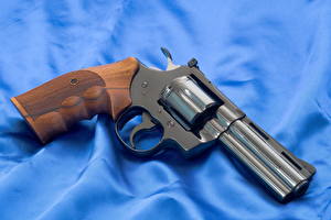 Bureaubladachtergronden Pistool Revolver Colt 357 magnum Militair