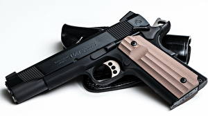 Картинка Пистолеты colt caliber 45
