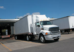Bureaubladachtergronden Sterling Trucks Vrachtwagens