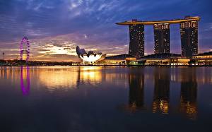 Bakgrundsbilder på skrivbordet Singapore Kusten Natt Molnen stad