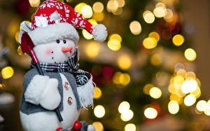 Sfondi desktop Giorno festivo Capodanno Giocattoli Pupazzi di neve Cappello invernale