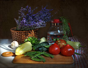 Bakgrundsbilder på skrivbordet Stilleben Grönsaker Bondsyren Paprikor Vitlök Gurkor Tomater Korgar Mat